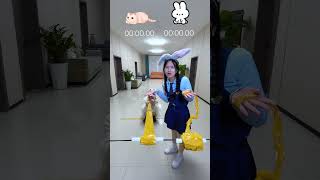 小猫咪和小兔子跑步比赛兔子天使搞笑搞笑 funny comedyfilms cosplay [upl. by Mohr923]