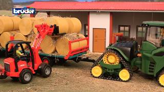 Claas Axion 950 mit Schneeketten und Schneefräse  03017  Bruder Spielwaren [upl. by Juta575]