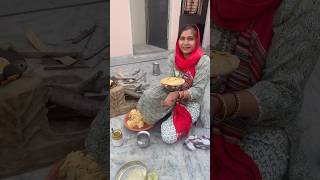 Makki di roti sarson Ka saag ❤️😍saag youtube youtubeshorts shorts viral village trending [upl. by Phox]