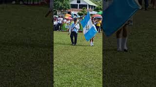 Niña Beliceñia poniendo en alto la bandera de bella Guatemala [upl. by Jourdain]