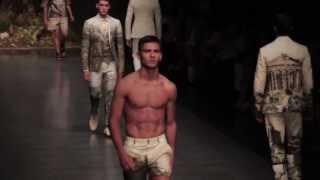 Le défilé DolceampGabbana homme printempsété 2014 à Milan [upl. by Oliy]