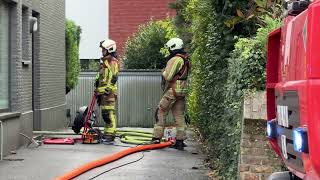 Brandweer dient hondje zuurstof toe na brand in appartement bewoner overgebracht naar ziekenhuis [upl. by Retepnhoj627]