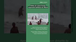 Ciclone provoca ondas gigantes e surpreende banhistas em Niterói [upl. by Ennaj84]