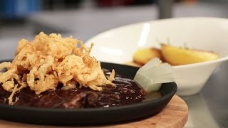 Rezeptvideo Wiener Rathauskeller Zwiebelrostbraten [upl. by Ynolem640]