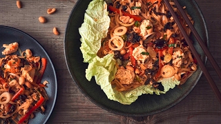 Recette salade de vermicelles chinois au tofu et aux cacahuètes  FOOBY [upl. by Nongim]