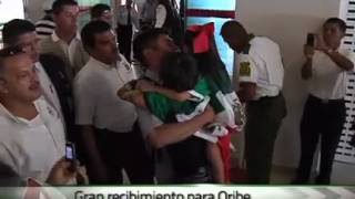 GRAN RECIBIMIENTO A ORIBE PERALTA [upl. by Ahtanaram]