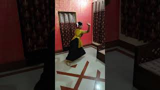 Nagada Sang Dhol Baje by Samhita Ghosh💛🖤 nagadasangdholbaje youtubeshorts garba [upl. by Omora698]