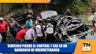 Vehículo pierde el control y cae en un barranco de Huehuetenango [upl. by Atteras]