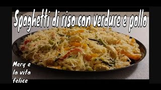 Spaghetti di riso cinesi con verdure e pollo facili da preparare [upl. by Cerelia]