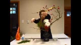 Sogetsu ikebana demonstration video New Year Jan 2014 花ごよみ 1月 [upl. by Klingel575]