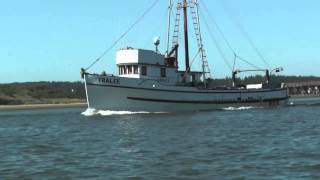 The FV TRALEE heading up Coos Bay [upl. by Gerard803]