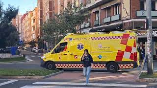 Ambulancia SVA del SACYL acudiendo a un servicio urgente por Valladolid [upl. by Stockton18]