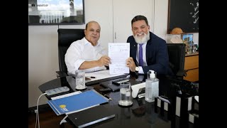 Ao lado de Jorge Vianna governador Ibaneis sanciona a lei do reajuste dos Técnicos em Enfermagem [upl. by Anilecram]