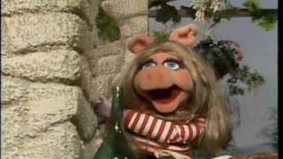 Muppet Show Miss Piggy  Never on Sunday s3e09 [upl. by Hoshi687]