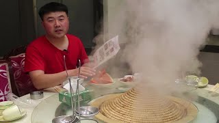 【安阳美食官】奶白色的汤和鲜嫩鱼肉，云南石锅鱼让我控制不住！ [upl. by Hartwell]