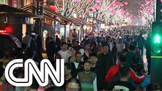 Cidade chinesa propõe lockdowns para surtos de gripe e revolta moradores  CNN 360º [upl. by Eenat]