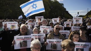 Demo in Berlin Solidarität mit Familien der 200 aus Israel nach Gaza verschleppten Geiseln [upl. by Cynthy]