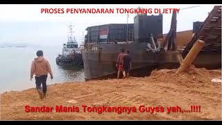 Proses Sandar Tongkang di Jetty oleh Master Loading [upl. by Limhaj]