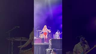 HQ Extended  Hayley Williams drops the mic and sings Told You So from the floor paramore shorts [upl. by Beisel]