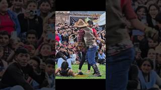 Norma Checya vs Heidy Yupari Takanakuy Cusco takanakuy chumbivilcas huaylia tradiciones [upl. by Kinimod]