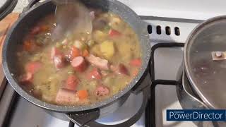 Erbsensuppe mit Würstchen und Schweinebauch [upl. by Raamaj]