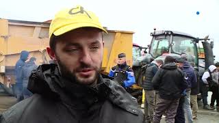 Agriculteurs en colère  la Coordination rurale bloque une plateforme Aldi dans le Tarn [upl. by Adall]