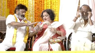 Nandamuri Balakrishna Fun With Rajini Kanth Wife  Pawan Kalyan and Chandrababu Naidu Oath Ceremony [upl. by Kilah902]