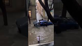 Dos jóvenes rescatan a varios niños atrapados por la DANA en Jerez de la Frontera [upl. by Lucias737]