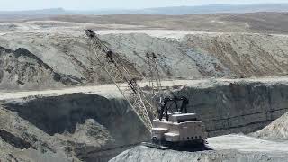 HUGE DRAGLINE EXCAVATOR working in Wyoming coal mine [upl. by Anahc]