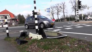 Verkeerslichten bij Frans op de Bult in Deurningen kapot gereden door vrachtwagen [upl. by Rowan]