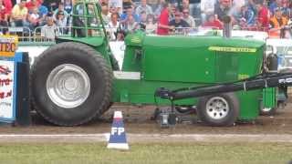 Beachpull Putten 2013  Green Gangster Deere engine crash [upl. by Ahsinrad]