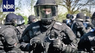 Alltag bei der Polizei Von Demos Hooligans und Beschimpfungen  7 Tage  NDR Doku [upl. by Valentino312]