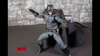 MAFEX ZACK SNYDERS JUSTICE LEAGUE BATMAN action figure review [upl. by Adnohsor]