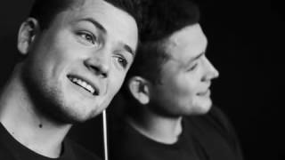 Taron Egerton  Im Still Standing SING 2016 Soundtrack Tous en Scène [upl. by Dorene106]