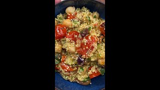 INSALATA di QUINOA e CECI la ricetta SALVAPRANZO da portare fuori casa 😋🌿🍅Shorts [upl. by Suoivatnom264]