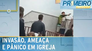 Homem armado invade igreja no interior de SP e causa pânico em fiéis  Primeiro Impacto 090124 [upl. by Yerffej]