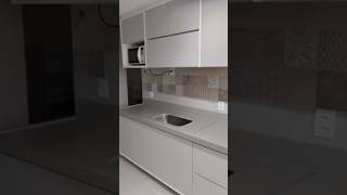 Marmoraria instalando pia de cozinha no dekton cinza em armário projetado MarmorariaemBrasíliaDF [upl. by Abdel969]