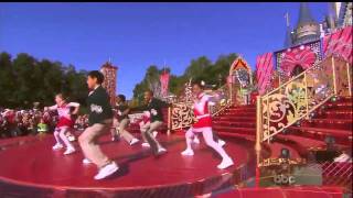 Mariah Carey  Oh Santa Live on Disney World Christmas Parade [upl. by Yrotciv840]