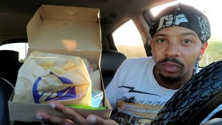 TACO BELL GRILLED CHEESE BURRITO DELUXE CRAVINGS BOX REVIEW [upl. by Ladin]