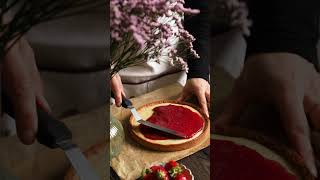 Recette de la tarte graphique à la fraise et à la rhubarbe  Pourdebon [upl. by Bevan]