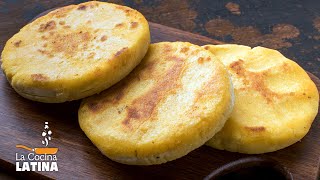 Cómo Hacer Arepas Colombianas de Queso 🇨🇴  Receta Fácil de Arepas Rellenas [upl. by Oek234]