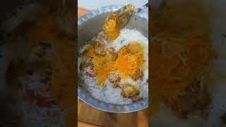 Karachi ki pure masaly da lazzay si bhari biryani banai [upl. by Justinian]