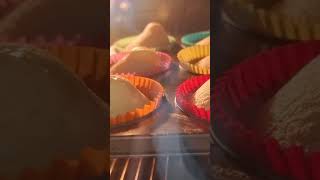 Vanilla cupcakes inside the oven shorts food cupcake cupcakes vanillacake vanillaicecream [upl. by Jezrdna]