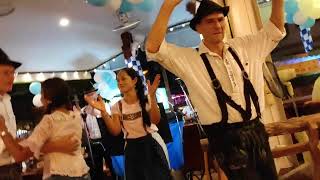 Schuhplattler beim Oktoberfest [upl. by Haile727]