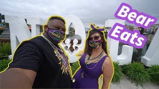 Bear eats around the 2021 Mardi Gras at Universal Studios Orlando Florida [upl. by Lavicrep]