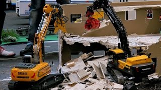 RC DEMOLITION CONSTRUCTION SITE WITH RC CONSTRUCTION MACHINERY  Erlebniswelt Modellbau Erfurt 2016 [upl. by Alin416]