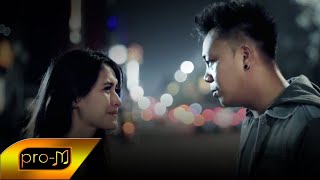 Gio Lelaki  Ada Yang Kecewa Official Music Video [upl. by Yelrehs377]