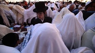 50000 attend Jewish prayers at Jerusalems Western Wall [upl. by Wilhelmine987]