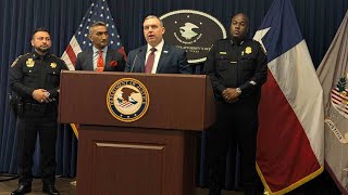 FBI arresta a simpatizante de ISIS que supuestamente buscaba realizar un ataque terrorista en EEUU [upl. by Blen741]