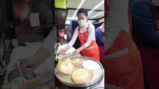 The egg pancakes made on the street look delicious [upl. by Cele]